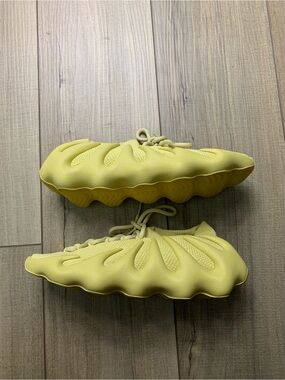 *New* adidas Yeezy 450 
SULFUR/SULFUR/SULFUR